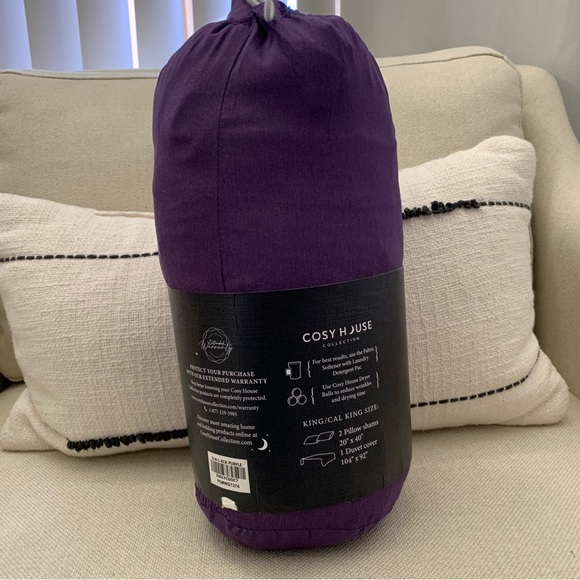 New $145 Luxury Duvet Cover Set
Bamboo Viscose Blend in Purple - Picture 3 of 8